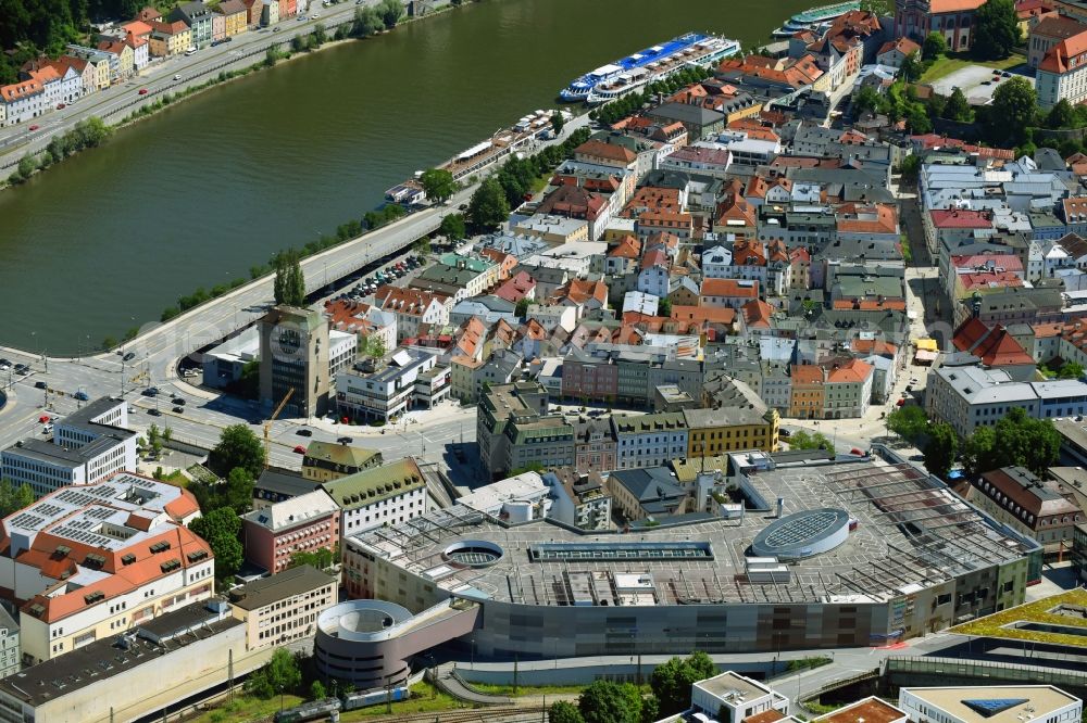 Aerial photograph Passau - Building of the shopping center Stadtgalerie Passau on Bahnhofstrasse in Passau in the state Bavaria, Germany