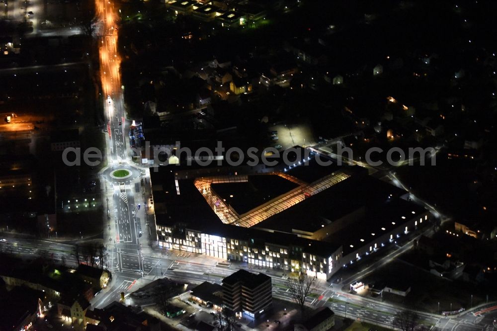 Neumarkt in der Oberpfalz from above - Night view Building of the shopping center Stadtquartier „ NeuerMarkt ” in Neumarkt in der Oberpfalz in the state Bavaria