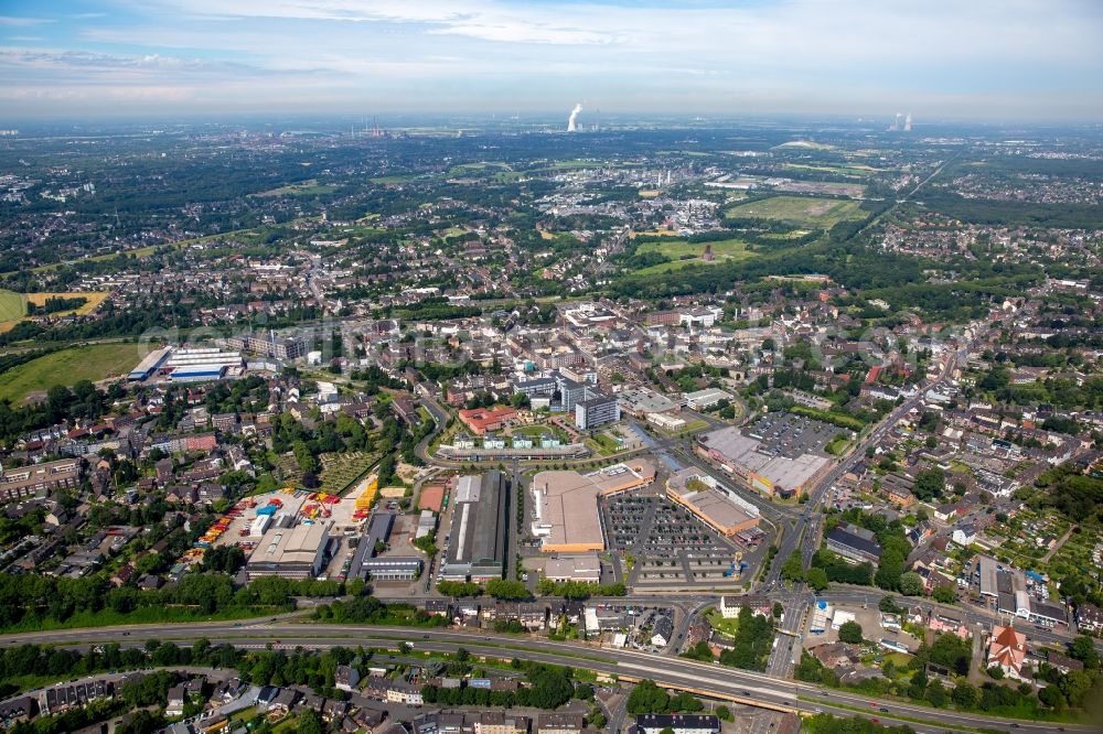 Oberhausen from the bird's eye view: Building of the shopping center Sterkrader Tor in Oberhausen in the state North Rhine-Westphalia