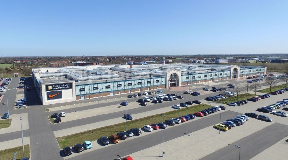 Brehna from above - Building of the shopping center The Style Outlets on Thiemendorfer Mark in the district Brehna in San dersdorf-Brehna in the state Saxony-Anhalt