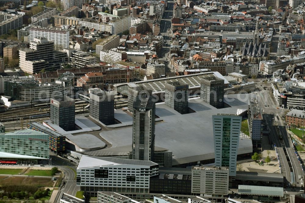 Lille from the bird's eye view: Building of the shopping center und Wohnkomplex Euralille - Centre Commercial on Avenue Willy Brandt in Lille in Nord-Pas-de-Calais Picardy, France