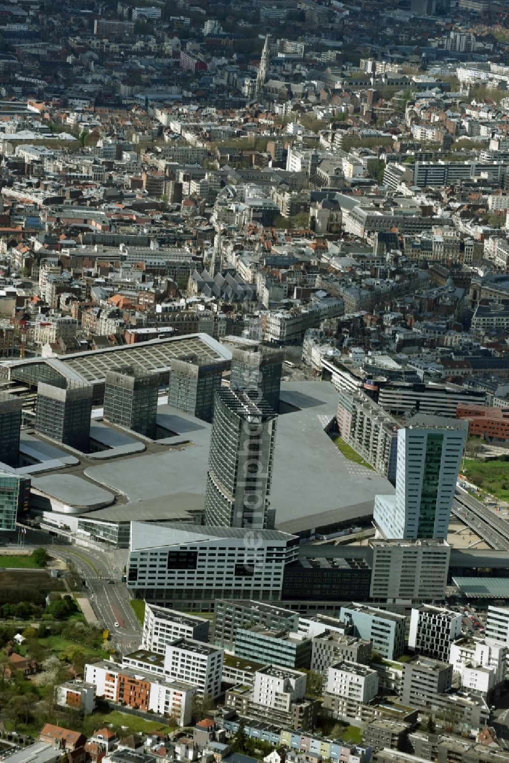 Aerial photograph Lille - Building of the shopping center und Wohnkomplex Euralille - Centre Commercial on Avenue Willy Brandt in Lille in Nord-Pas-de-Calais Picardy, France