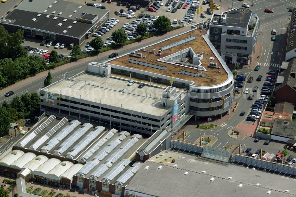 Aerial photograph Garbsen - Shopping Mall Centrum Kohake in Garbsen in the state Lower Saxony. The shopping mall with stores, shopping facilities and medical centre is located on the streets Auf der Horst and Berenbosteler Strasse in the centre of Garbsen