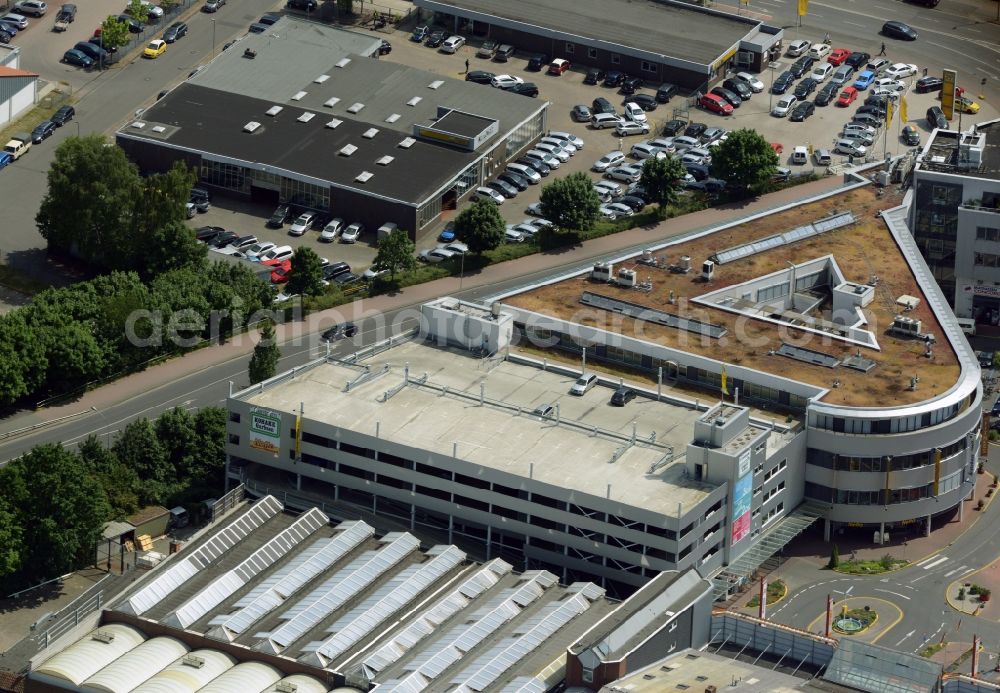 Garbsen from above - Shopping Mall Centrum Kohake in Garbsen in the state Lower Saxony. The shopping mall with stores, shopping facilities and medical centre is located on the streets Auf der Horst and Berenbosteler Strasse in the centre of Garbsen