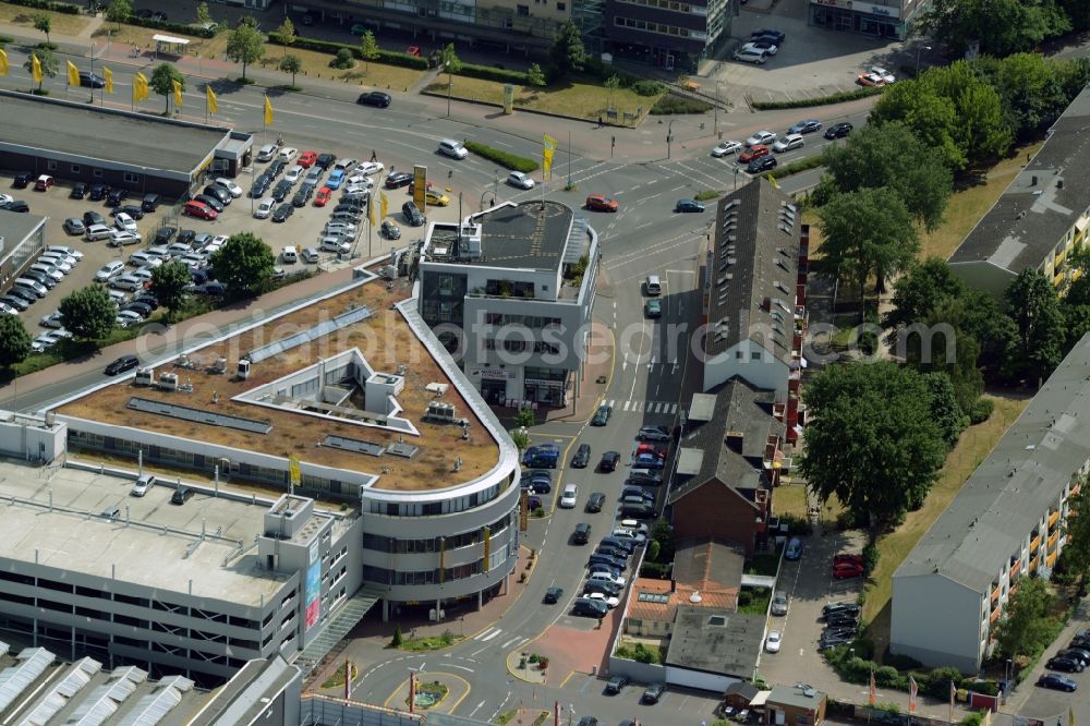 Garbsen from the bird's eye view: Shopping Mall Centrum Kohake in Garbsen in the state Lower Saxony. The shopping mall with stores, shopping facilities and medical centre is located on the streets Auf der Horst and Berenbosteler Strasse in the centre of Garbsen