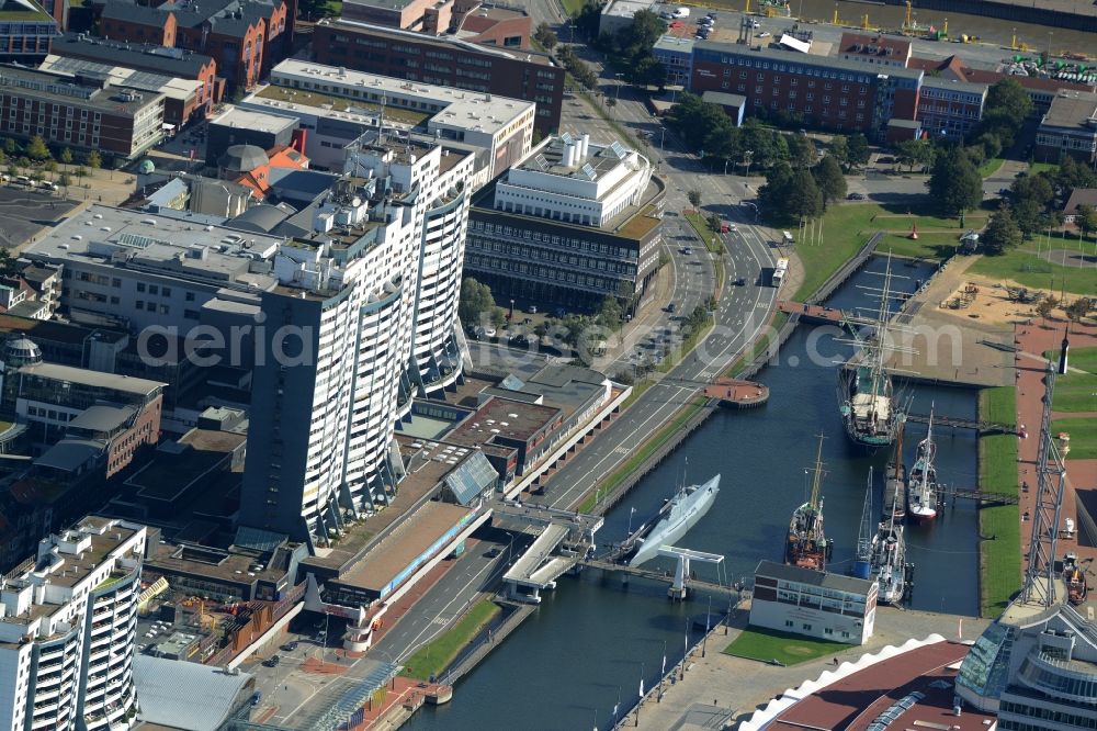 Bremerhaven from the bird's eye view: Building of the shopping center Columbus Shopping Center on the Old Harbour in Bremerhaven in the state of Bremen. The white high-rise complex is located on a pool of the harbour