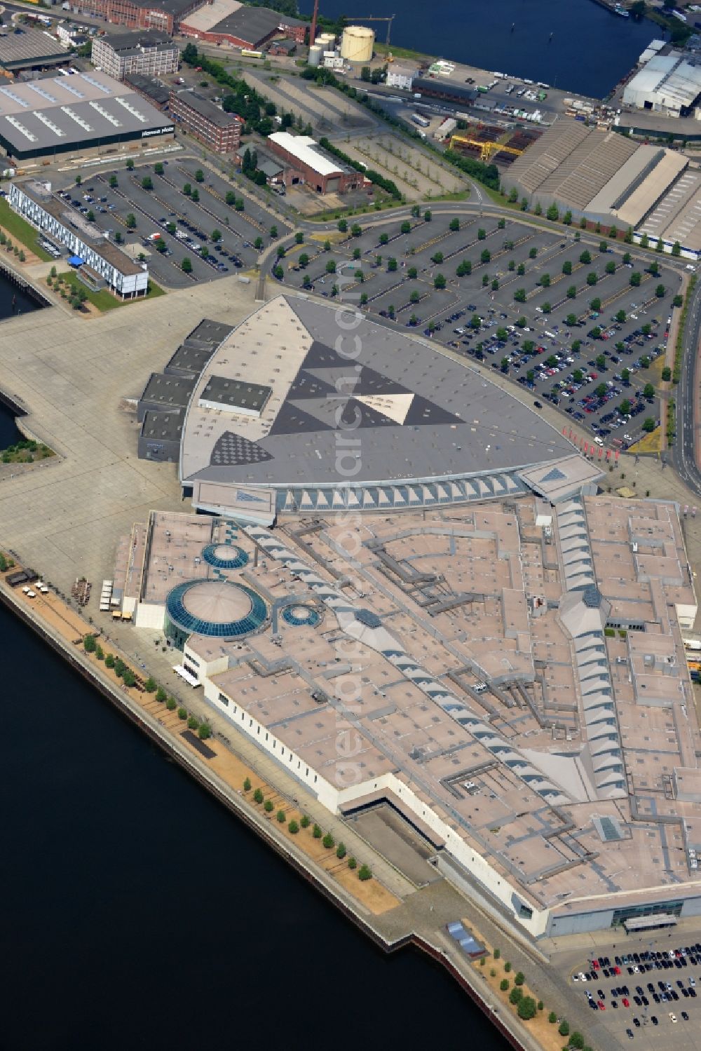 Bremen from above - View to the Waterfront-Shoppingcenter near the river Weser in Bremen. This Shoppingcenter was opened in 2008 on the area of the former Entertainment-Park Space center. The owner is the irish financial service company LNCProperty Group. The Entertainment area is realised by the company group Max-Bögl