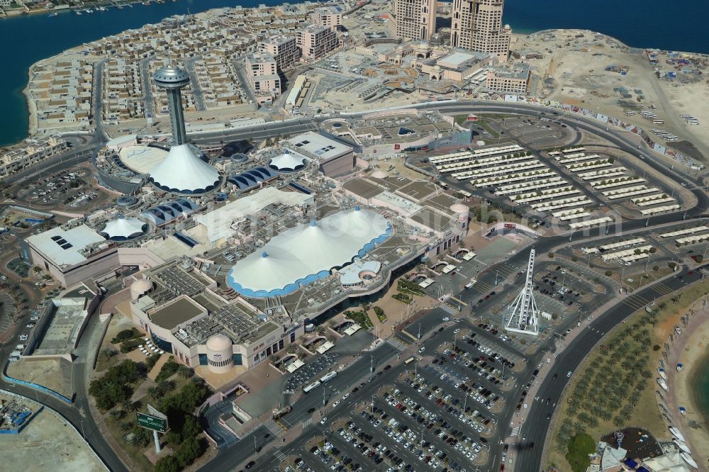 Abu Dhabi from the bird's eye view: Buildings of the Marina Mall, ferris wheel and sightseeing tower on the Breakwater Island in the Persian Gulf in Abu Dhabi in United Arab Emirates