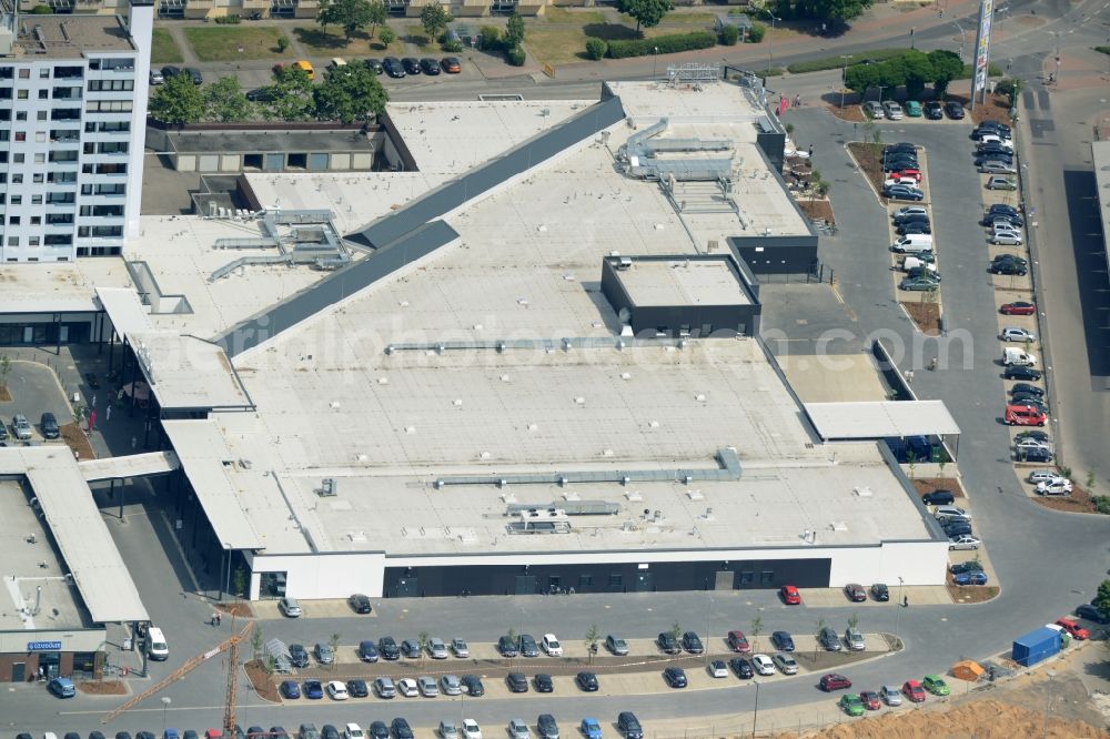 Garbsen from above - Shopping Mall Planetencenter on Planetenring in Garbsen in the state of Lower Saxony. The shopping mall consists of several building which form a shopping complex. View of the South part of the Mall