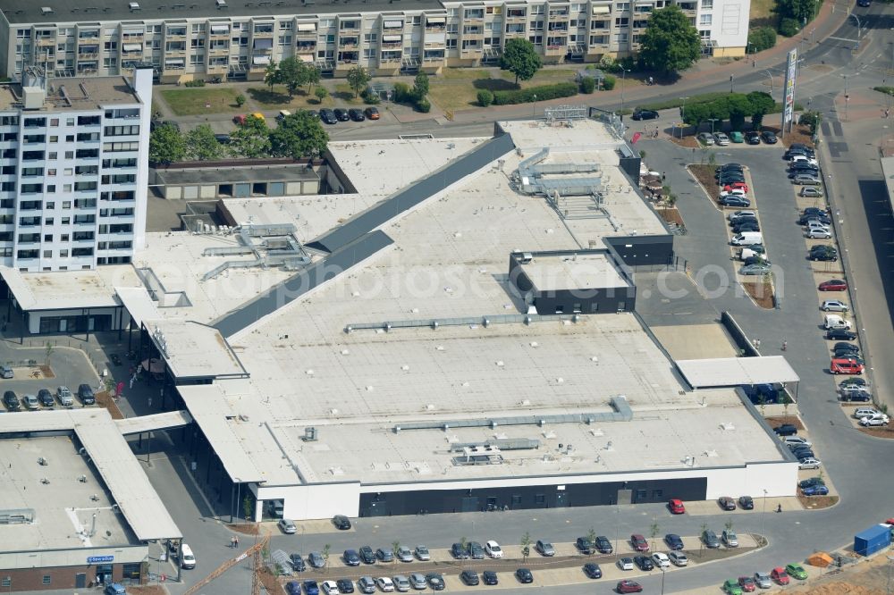 Garbsen from the bird's eye view: Shopping Mall Planetencenter on Planetenring in Garbsen in the state of Lower Saxony. The shopping mall consists of several building which form a shopping complex. View of the South part of the Mall