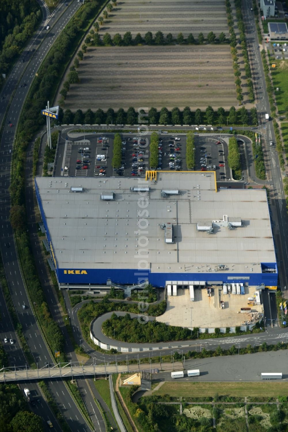 Hannover from above - Building and parking lot of the store - furniture market IKEA Einrichtungshaus in the business park EXPO-Park in Hannover in the state Lower Saxony