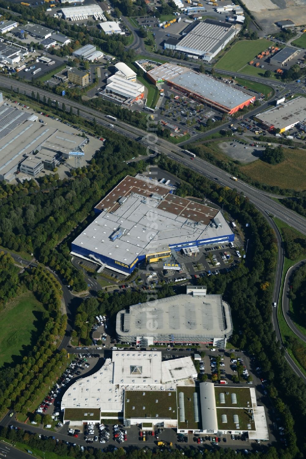 Kassel from the bird's eye view: Building of the store - furniture market IKEA Einrichtungshaus on Heinrich-Hertz-Strasse in Kassel in the state Hesse