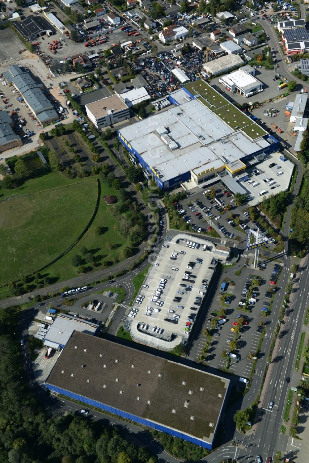 Hanau from above - Building of the store - furniture market IKEA Einrichtungshaus on Oderstrasse in Hanau in the state Hesse