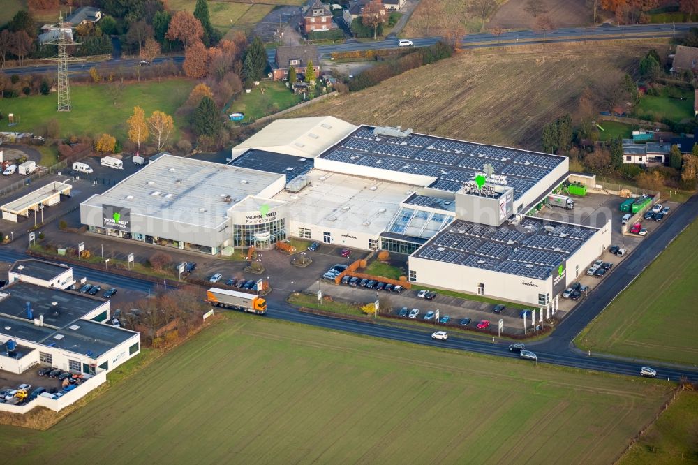 Voerde (Niederrhein) from above - Building of the store - furniture market Wohnwelt Fahnenbruck GmbH in the district Holthausen in Voerde (Niederrhein) in the state North Rhine-Westphalia