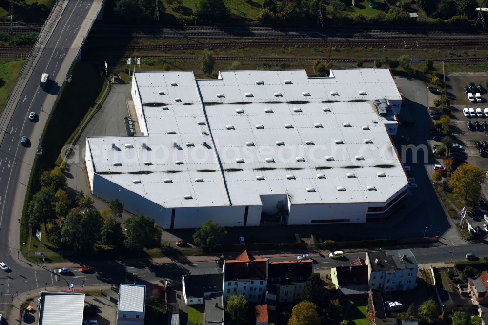 Fürstenwalde/Spree from the bird's eye view: Building of the store - furniture market Wohnwelt Moebel Vertriebsgesellschaft on Ehrenfried-Jopp-Strasse in Fuerstenwalde/Spree in the state Brandenburg, Germany