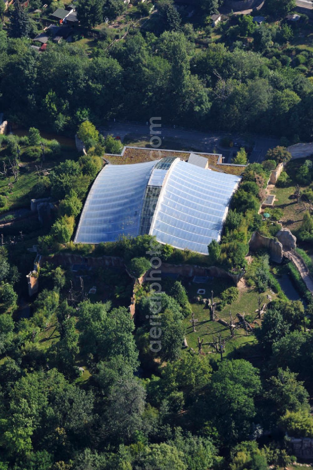 Leipzig from above - Gebäude der einzigartigen Menschenaffenanlage Pongoland im Zoo Leipzig. Building the ape enclosure at the zoo in Leipzig.