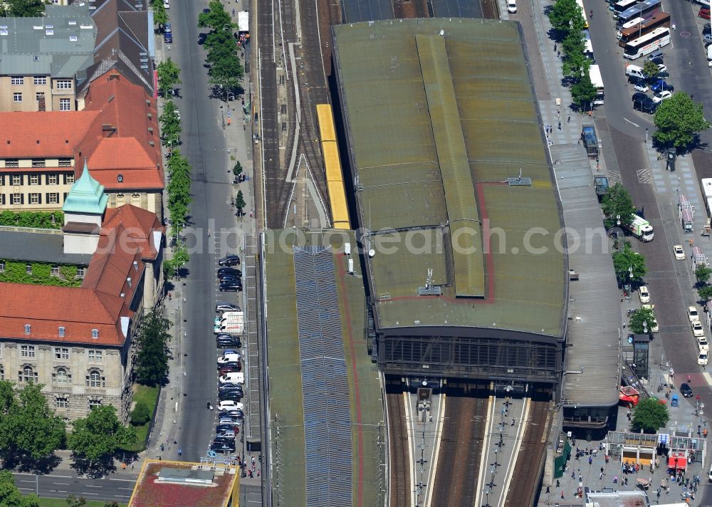 Aerial photograph Berlin - Building and the tracks of the lobby of the station Zoo and the S - Bahn Charlottenburg in Berlin