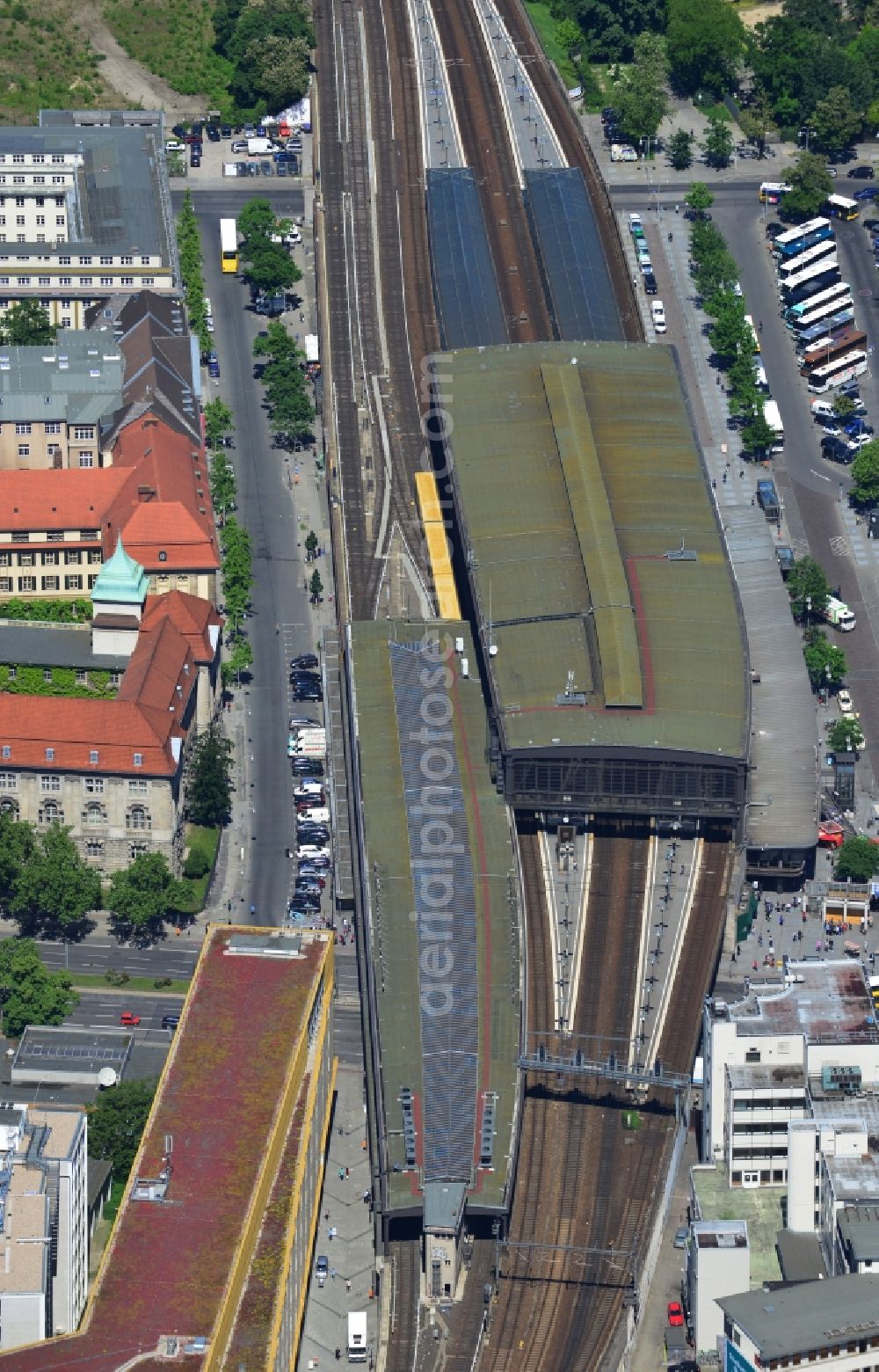 Aerial image Berlin - Building and the tracks of the lobby of the station Zoo and the S - Bahn Charlottenburg in Berlin