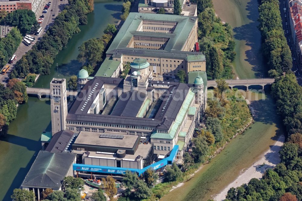 Aerial photograph München - Building ensemble of the German Museum on the Museum Island in Munich in the state Bavaria