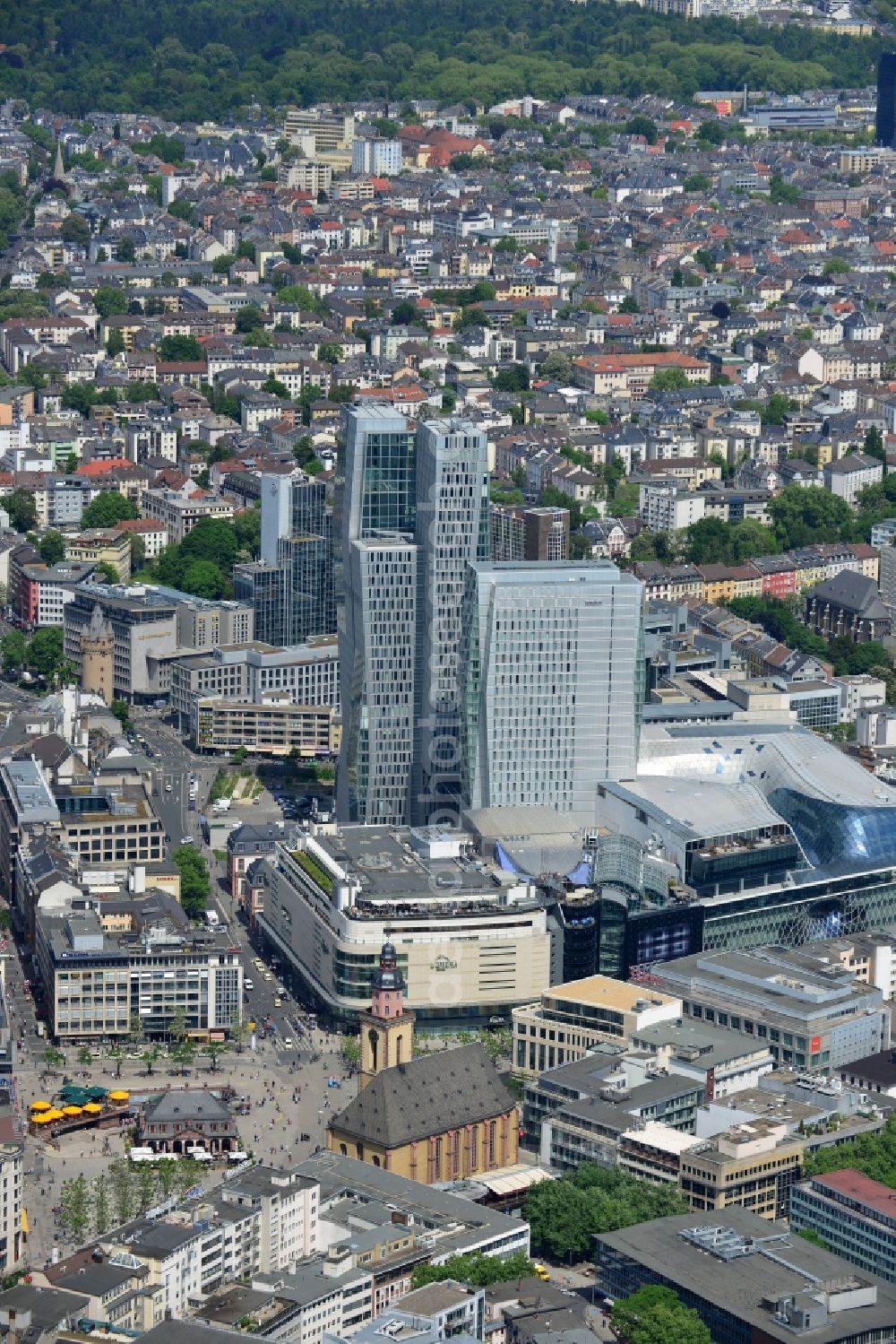 Aerial image Frankfurt am Main - View of the Palais Quartier in Frankfurt am Main in Hesse. It is a building complex, which includes next to the shopping center MyZeil and the Jumeirah Frankfurt hotel also the office tower Nextower, which is desingned of KSP Engel and Zimmermann