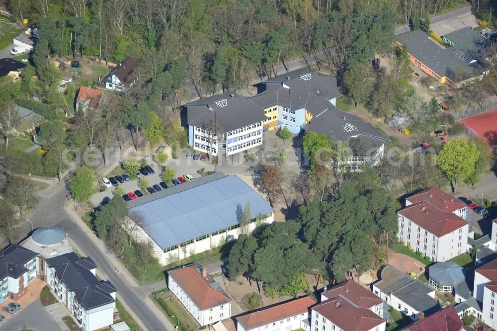 Falkensee from above - The building of Erich Kästner elementary school at the Fehrbelliner street in Falkensee in Brandenburg