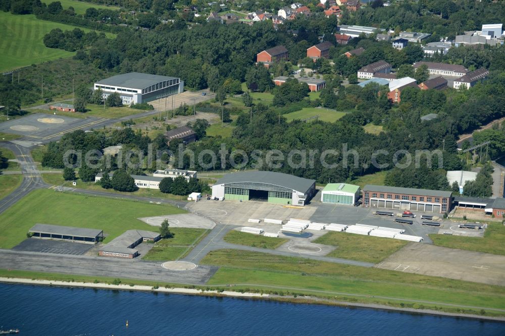 Aerial image Kiel - Buildings around Ewald Scherzinger Hall on the grounds of the airport in Kiel in the state of Schleswig-Holstein. The area is located on the shore in the Eastern area of the airport