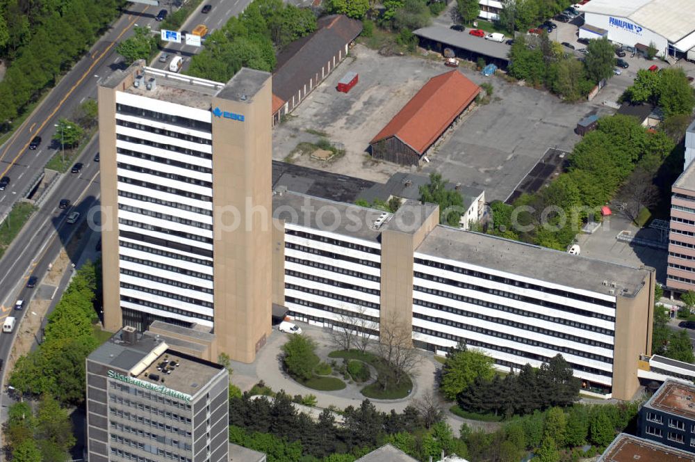 MÜNCHEN from the bird's eye view: Blick auf das Gebäude der Firma ESG Elektroniksystem- und Logistik-GmbH. Kontakt: ESG Elektroniksystem- und Logistik-GmbH, Ansprechpartner: Andrea Jansen, Marketing Management Automotive, Einsteinstr. 174, 81675 München, Tel. +49 (0)89 9216 2402