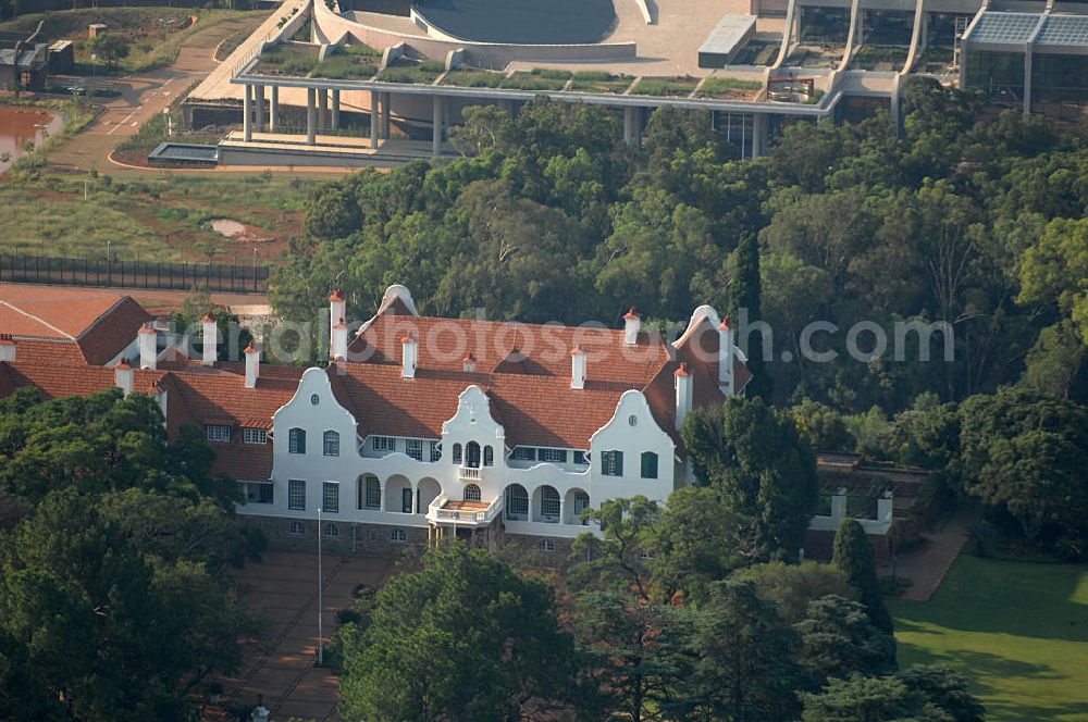 Pretoria from the bird's eye view: Ein Gebäude auf dem Gelände des Amtssitzes und der offiziellen Residenz des südafrikanischen Präsidenten in Pretoria / Südafrika. A building on the terrain of the official residential estate of the President in Pretoria / South Africa.