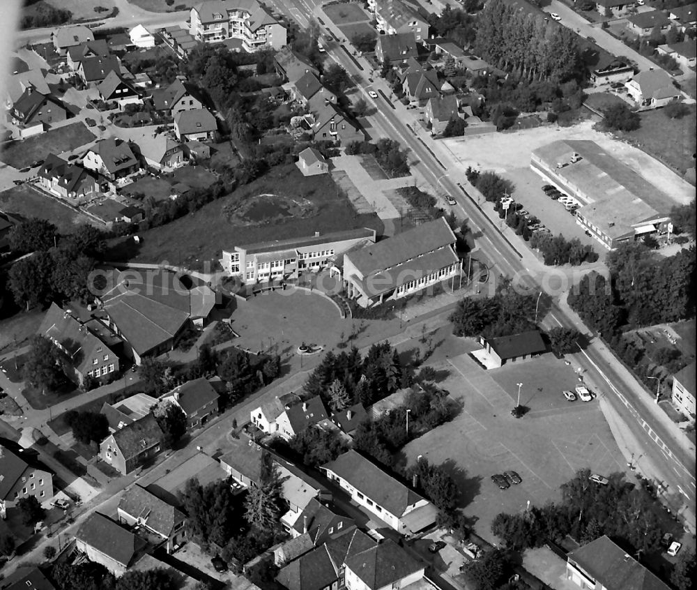 Aerial image Sonsbeck - Building of the municipal administration on Balberger Strasse - Herrenstrasse in Sonsbeck in the state North Rhine-Westphalia, Germany