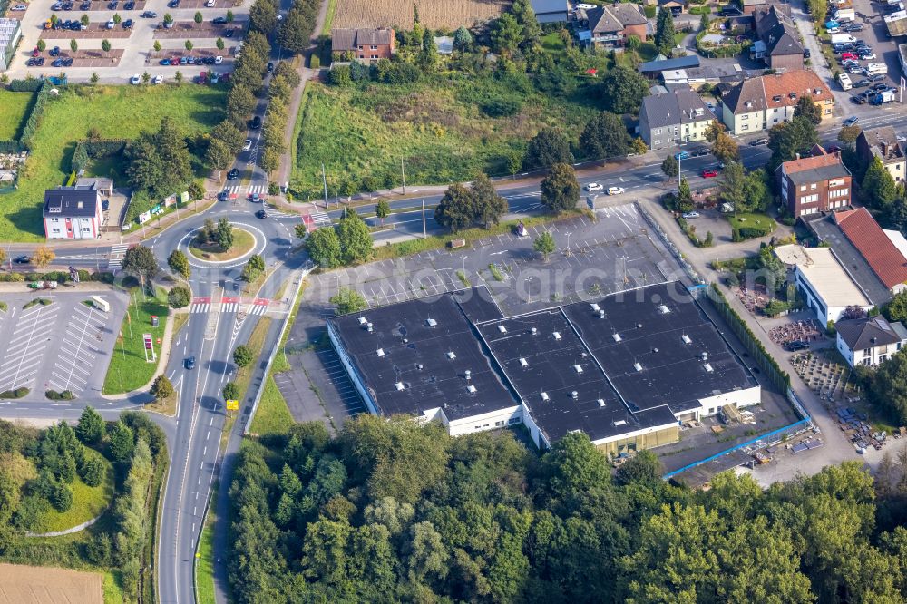 Hamm from the bird's eye view: Building of the closed Praktiker construction market in the Heessen part of Hamm at Ruhrgebiet in the state of North Rhine-Westphalia