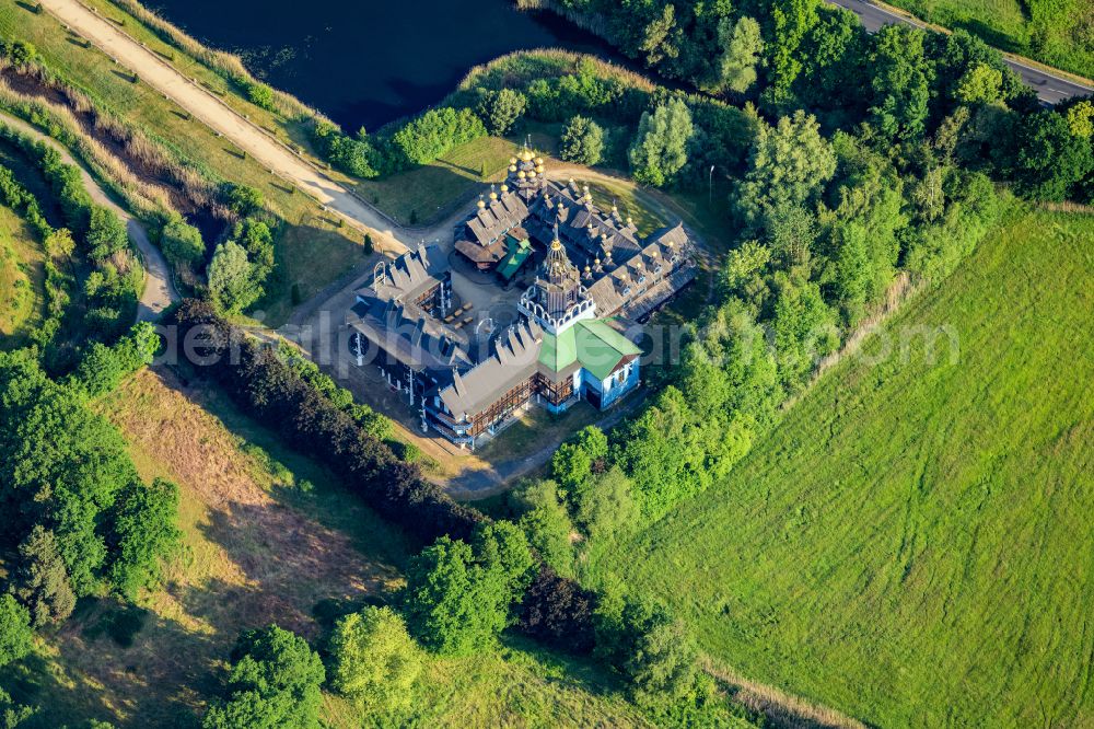 Aerial image Gifhorn - Building the visitor center Glocken-Palast und Internationales Muehlenmuseum Gifhorn Bromer Strasse in Gifhorn in the state Lower Saxony