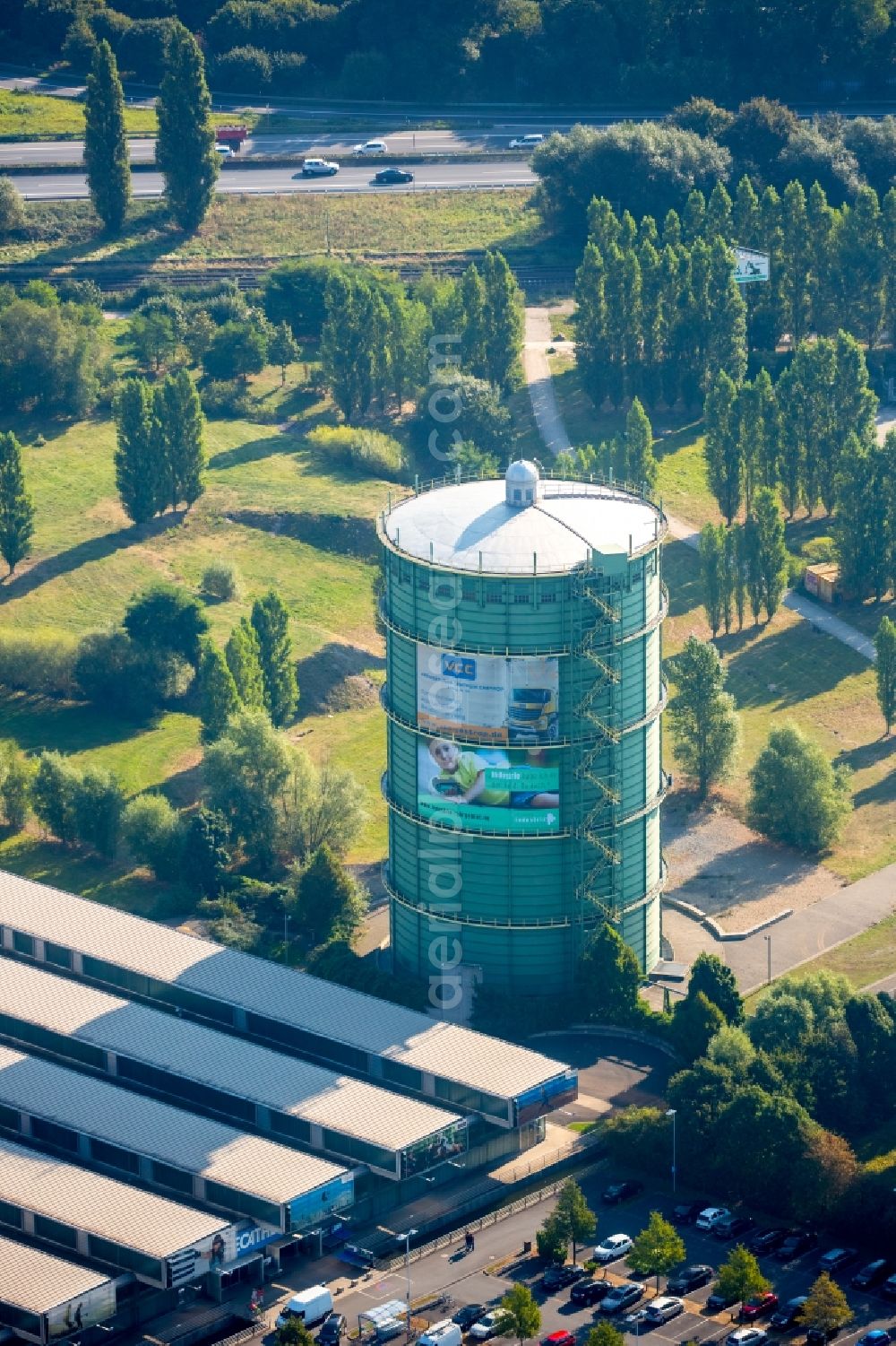 Aerial photograph Herne - Building of the wholesale center Decathlon Herne with the gasholder Gasometer Herne in Herne in the state North Rhine-Westphalia