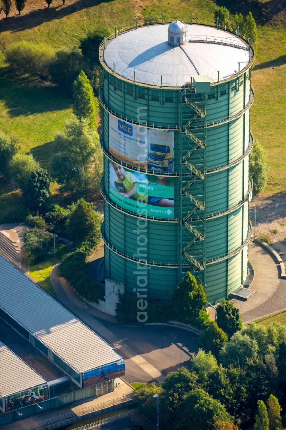 Herne from above - Building of the wholesale center Decathlon Herne with the gasholder Gasometer Herne in Herne in the state North Rhine-Westphalia