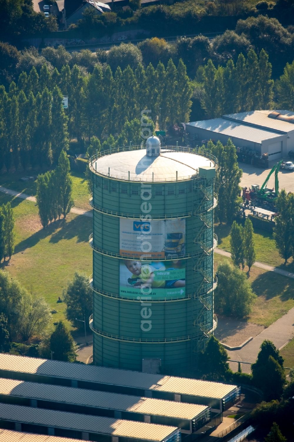 Aerial image Herne - Building of the wholesale center Decathlon Herne with the gasholder Gasometer Herne in Herne in the state North Rhine-Westphalia