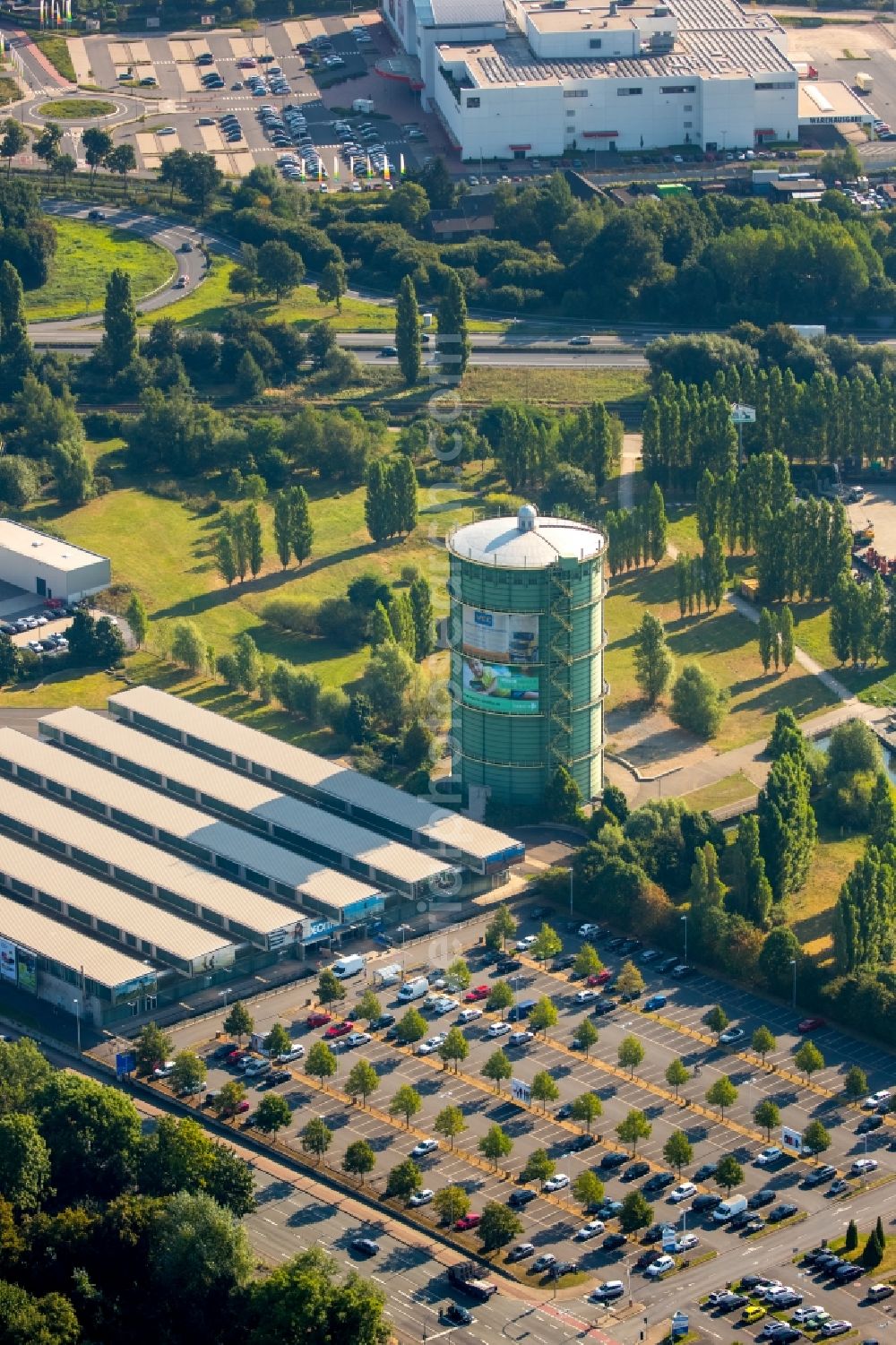 Aerial photograph Herne - Building of the wholesale center Decathlon Herne with the gasholder Gasometer Herne in Herne in the state North Rhine-Westphalia