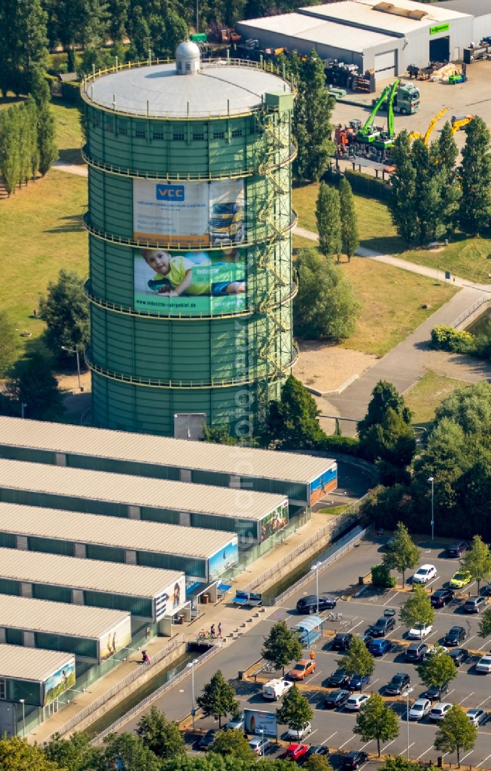 Herne from above - Building of the wholesale center Decathlon Herne with the gasholder Gasometer Herne in Herne in the state North Rhine-Westphalia