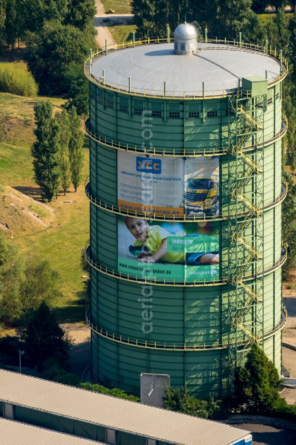 Herne from the bird's eye view: Building of the wholesale center Decathlon Herne with the gasholder Gasometer Herne in Herne in the state North Rhine-Westphalia