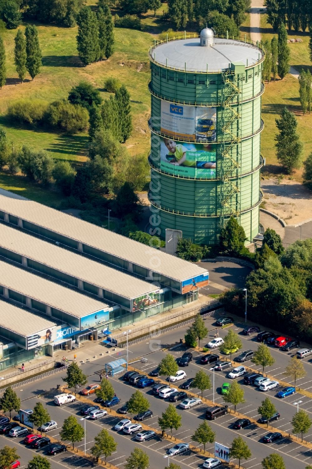 Aerial image Herne - Building of the wholesale center Decathlon Herne with the gasholder Gasometer Herne in Herne in the state North Rhine-Westphalia