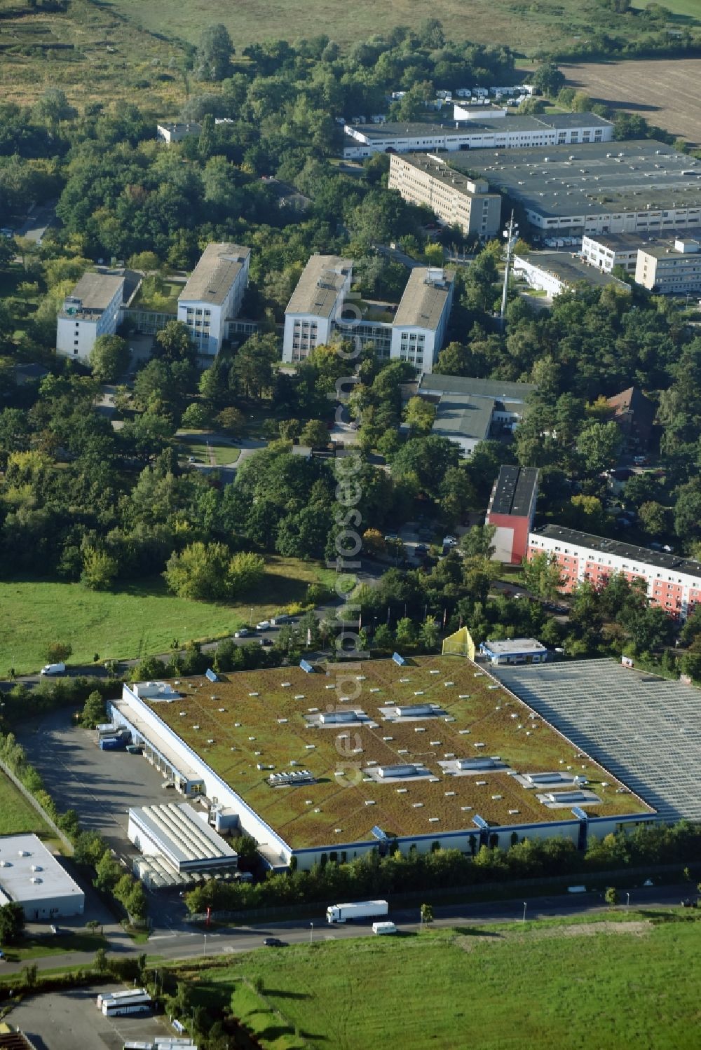 Stahnsdorf from the bird's eye view: Building of the wholesale center and supermarket SELGROS Cash & Carry in Stahnsdorf in the state of Brandenburg