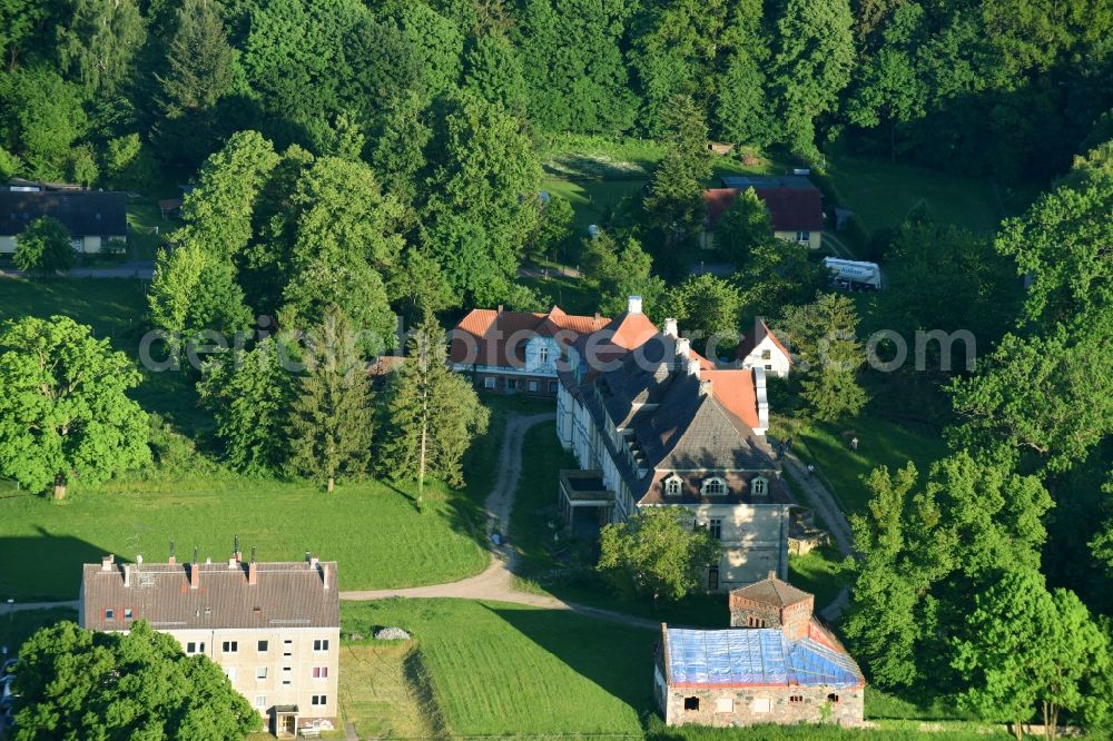 Vollrathsruhe from the bird's eye view: Buildings and parks at the mansion of the farmhouse in Vollrathsruhe in the state Mecklenburg - Western Pomerania, Germany