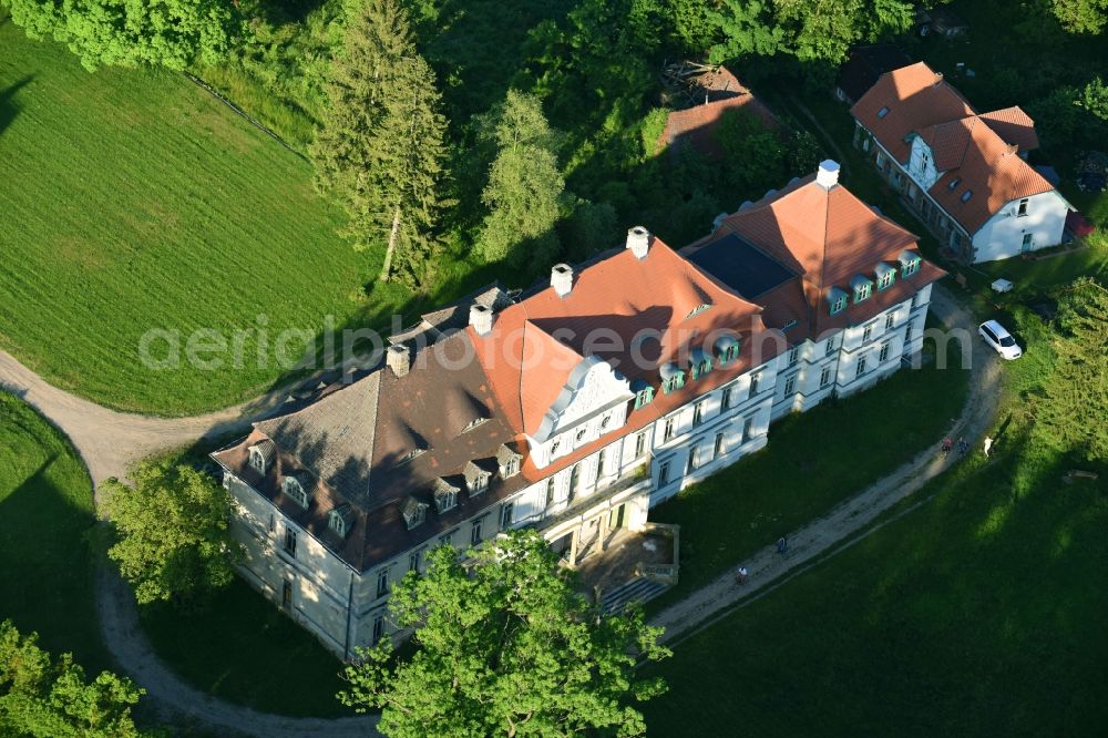 Aerial photograph Vollrathsruhe - Buildings and parks at the mansion of the farmhouse in Vollrathsruhe in the state Mecklenburg - Western Pomerania, Germany