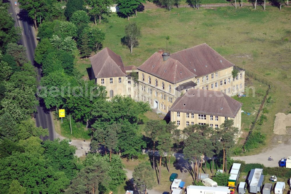 Aerial image Fürstenwalde - Former school until 1945 on the street Hangelsberger Chaussee, used until 1992 by the Soviet occupation force, in Fuerstenwalde in the state Brandenburg