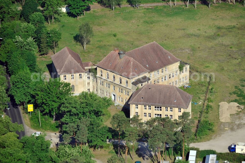 Aerial photograph Fürstenwalde - Former school until 1945 on the street Hangelsberger Chaussee, used until 1992 by the Soviet occupation force, in Fuerstenwalde in the state Brandenburg