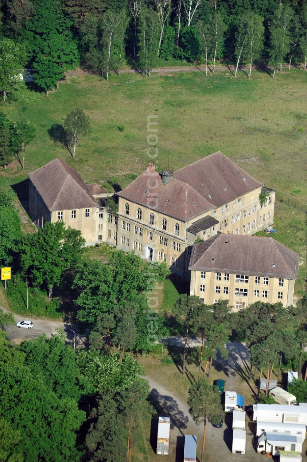 Fürstenwalde from above - Former school until 1945 on the street Hangelsberger Chaussee, used until 1992 by the Soviet occupation force, in Fuerstenwalde in the state Brandenburg