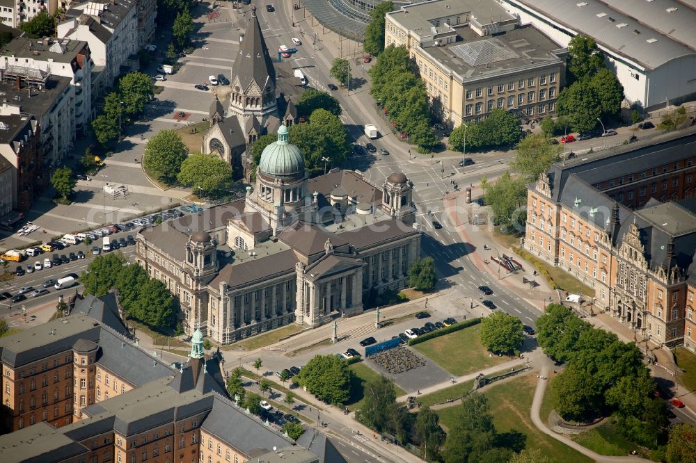 Hamburg from the bird's eye view: Building of the higher regional court in Hamburg. In the background you can see the russian orthodox church of St. John of Kronstadt and the southern entrance to the fair Hamburg