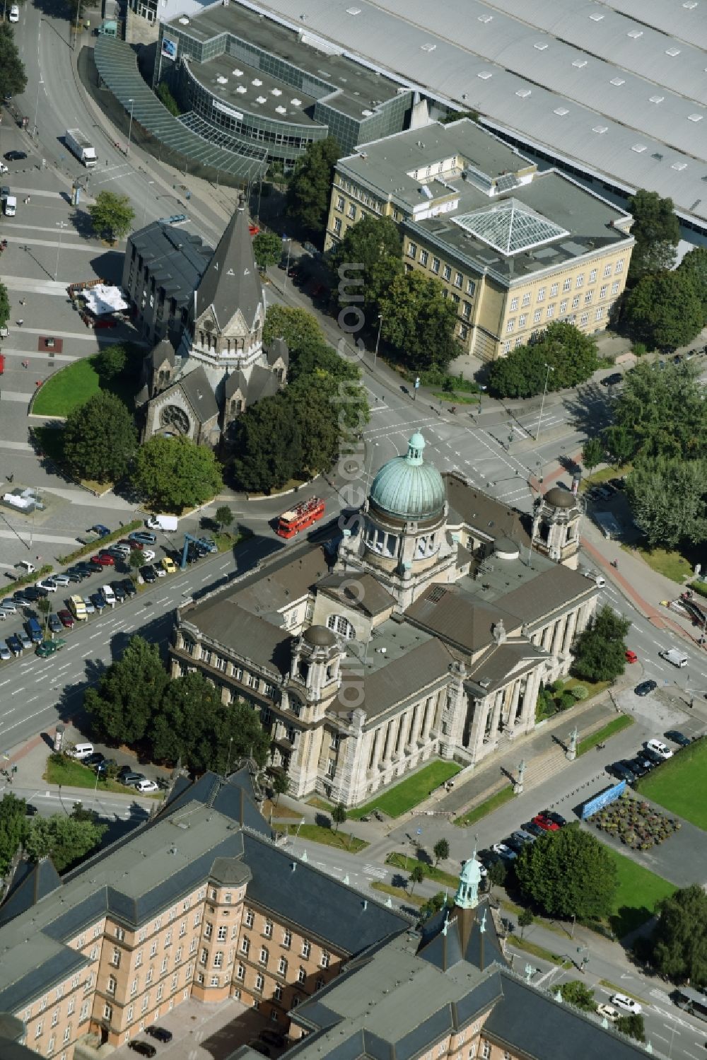 Hamburg from above - Building of the higher regional court in Hamburg. In the background you can see the russian orthodox church of St. John of Kronstadt and the southern entrance to the fair Hamburg