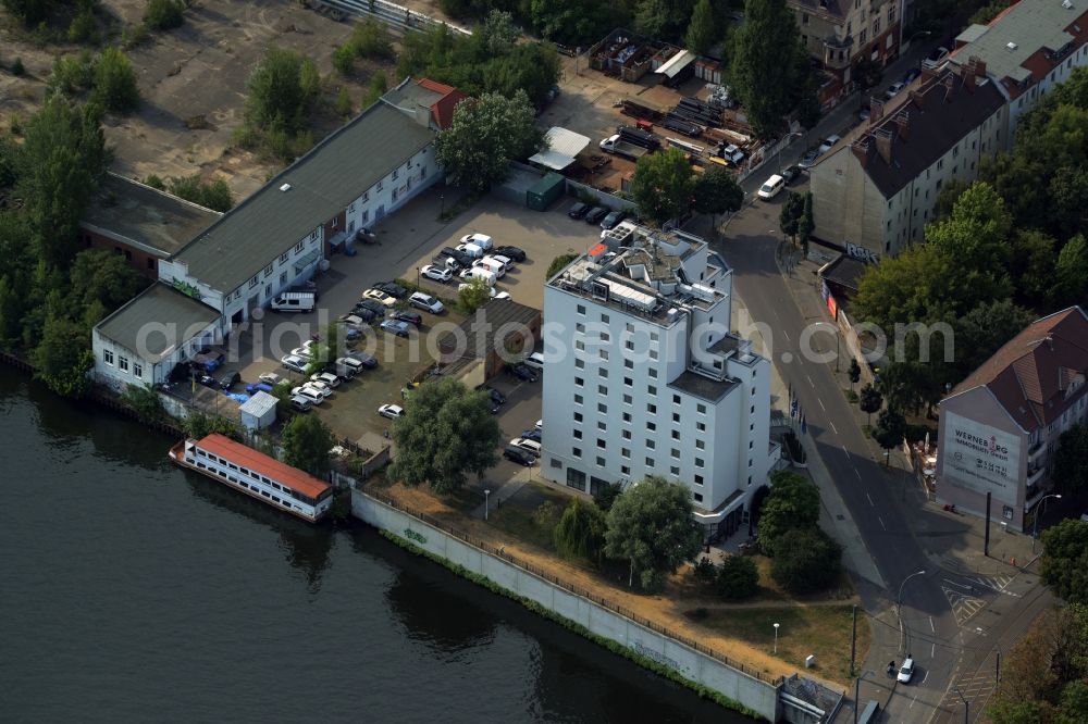 Aerial photograph Berlin - Hotel Building of the Hotel NH Berlin Treptow on the Spree riverbank in the Niederschoeneweide part of Berlin in Germany. The building with the white facade is located on Spreestrasse on the riverbank