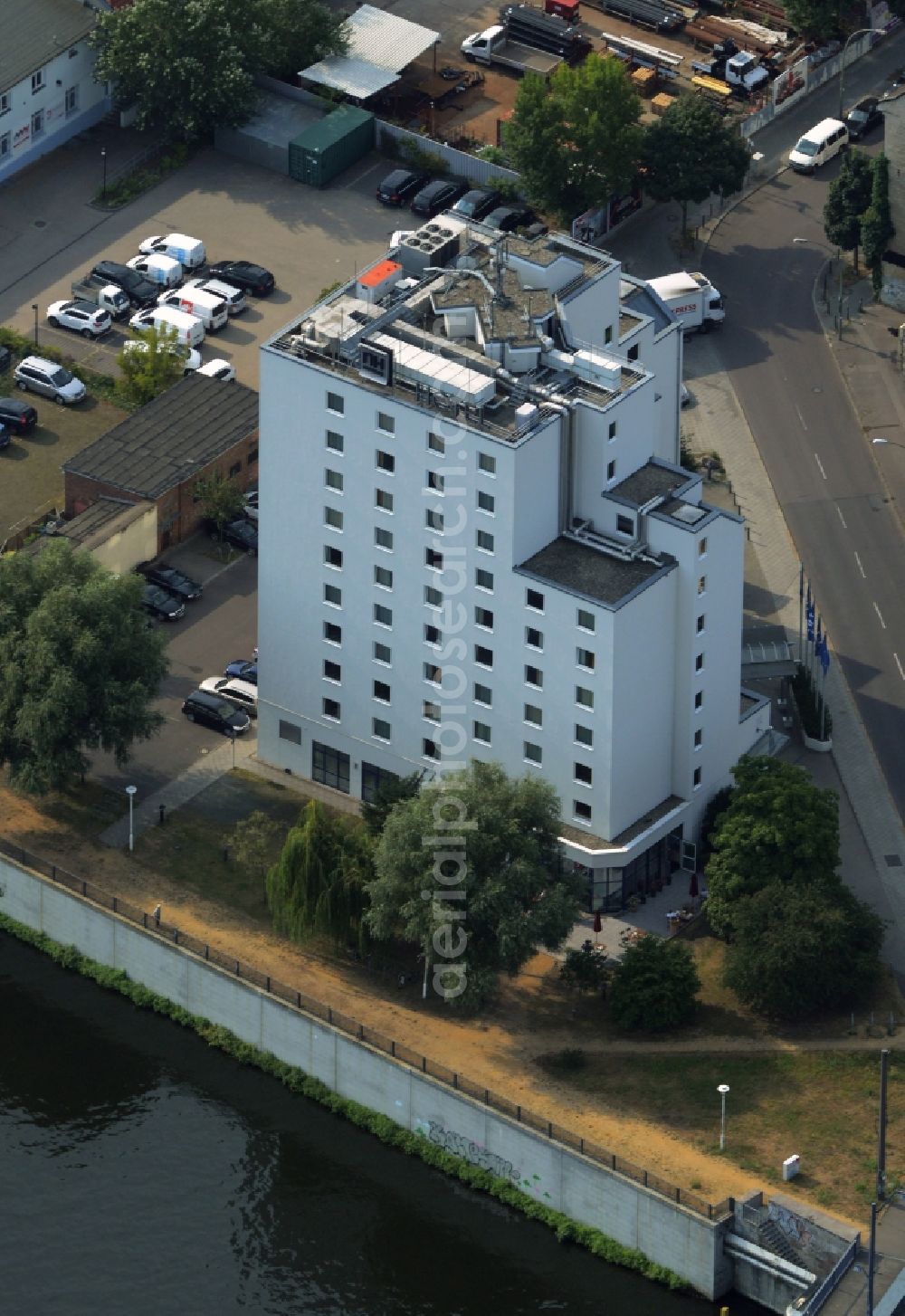 Berlin from the bird's eye view: Hotel Building of the Hotel NH Berlin Treptow on the Spree riverbank in the Niederschoeneweide part of Berlin in Germany. The building with the white facade is located on Spreestrasse on the riverbank