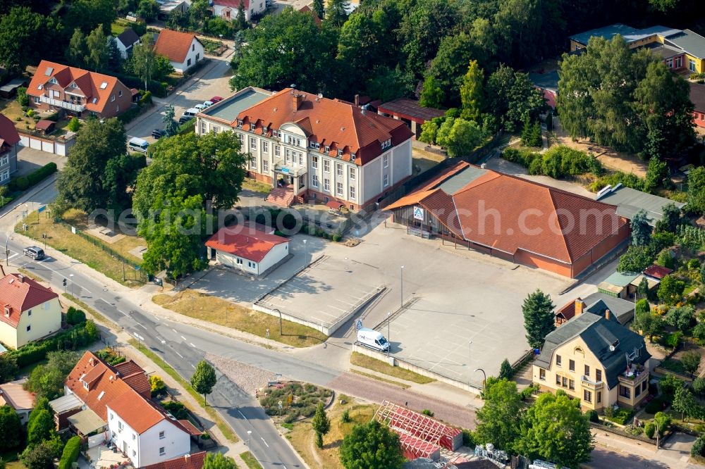 Aerial photograph Burg Stargard - Building the hostel DHJ Jugendherberge Burg Stargard and ADLI supermarket at Dewitzer Avenue in Burg Stargard in the state Mecklenburg - Western Pomerania