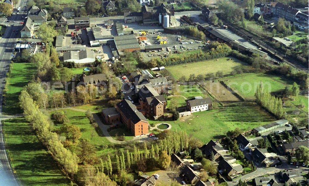 Aerial photograph Neukirchen-Vluyn - Buildings of the Childrens and Youth Home Haus Elim in the district Neukirchen in Neukirchen-Vluyn in the state North Rhine-Westphalia